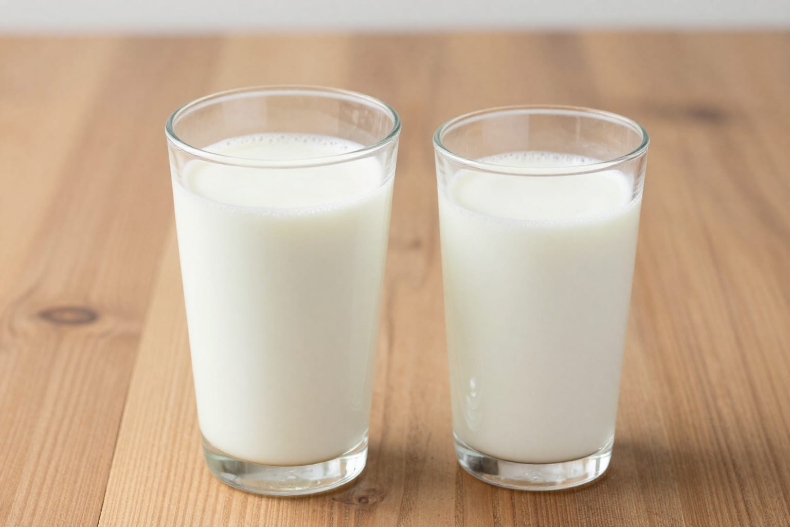 Whole Milk vs. Skim Milk: 5 Key Nutritional Differences You Need to Know